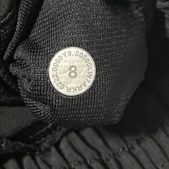 Lululemon Hotty Hot Short II *2.5" | Size 8 - Picture 8 of 8